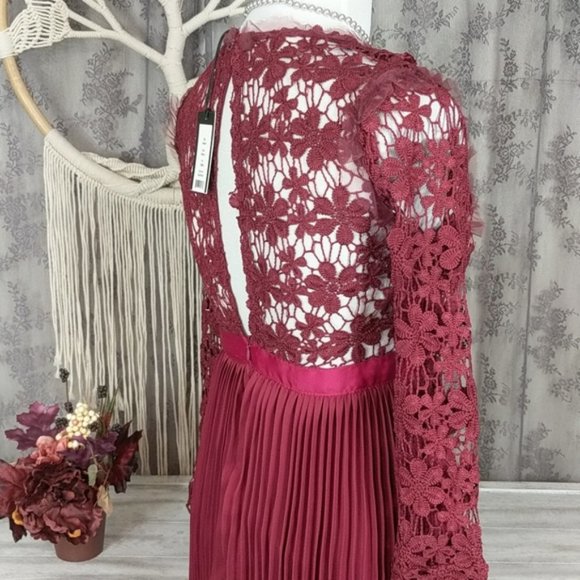 Romeo and Juliet Couture berry pleated lace dress - Picture 8 of 16